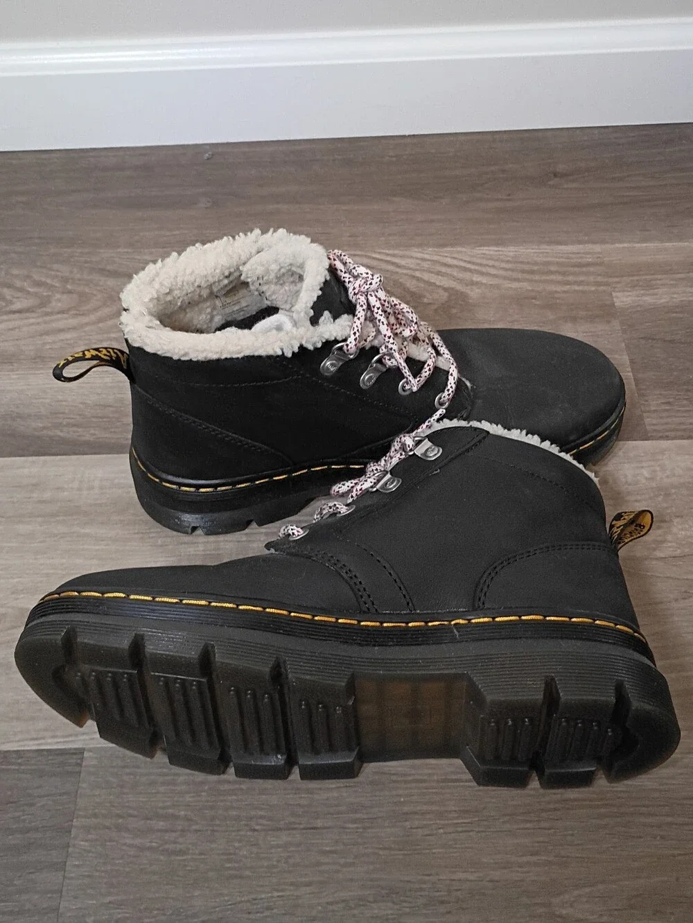 Doc Dr. Marten Womens Classic Black Bonny Faux Shearling Lined Casual Boots SZ 9
